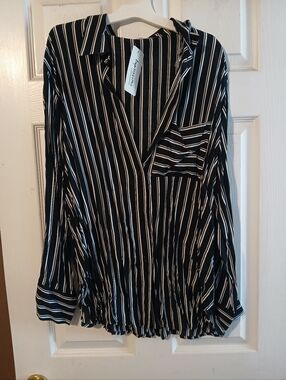 Womens NWT Striped Black/white Button Down Size Large
